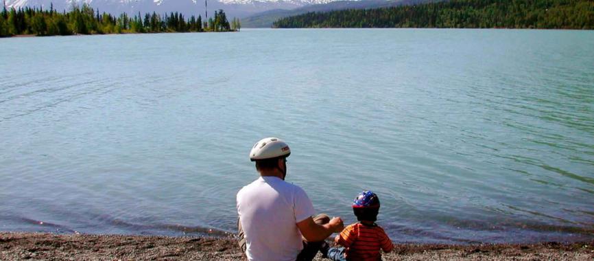 fathers-day-father-with-kid-on-lake